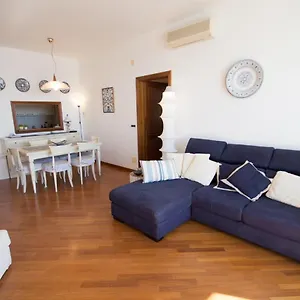 Splendido Fronte Mare Con Box Doppio Varazze