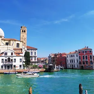 Zen Grand Canal Homestay Venice